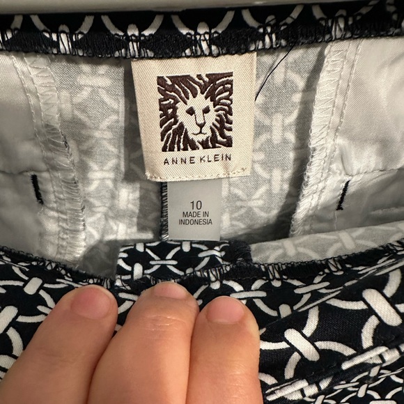 Anne Klein Star Patterned Women's Shorts - Navy and White - Picture 5 of 6